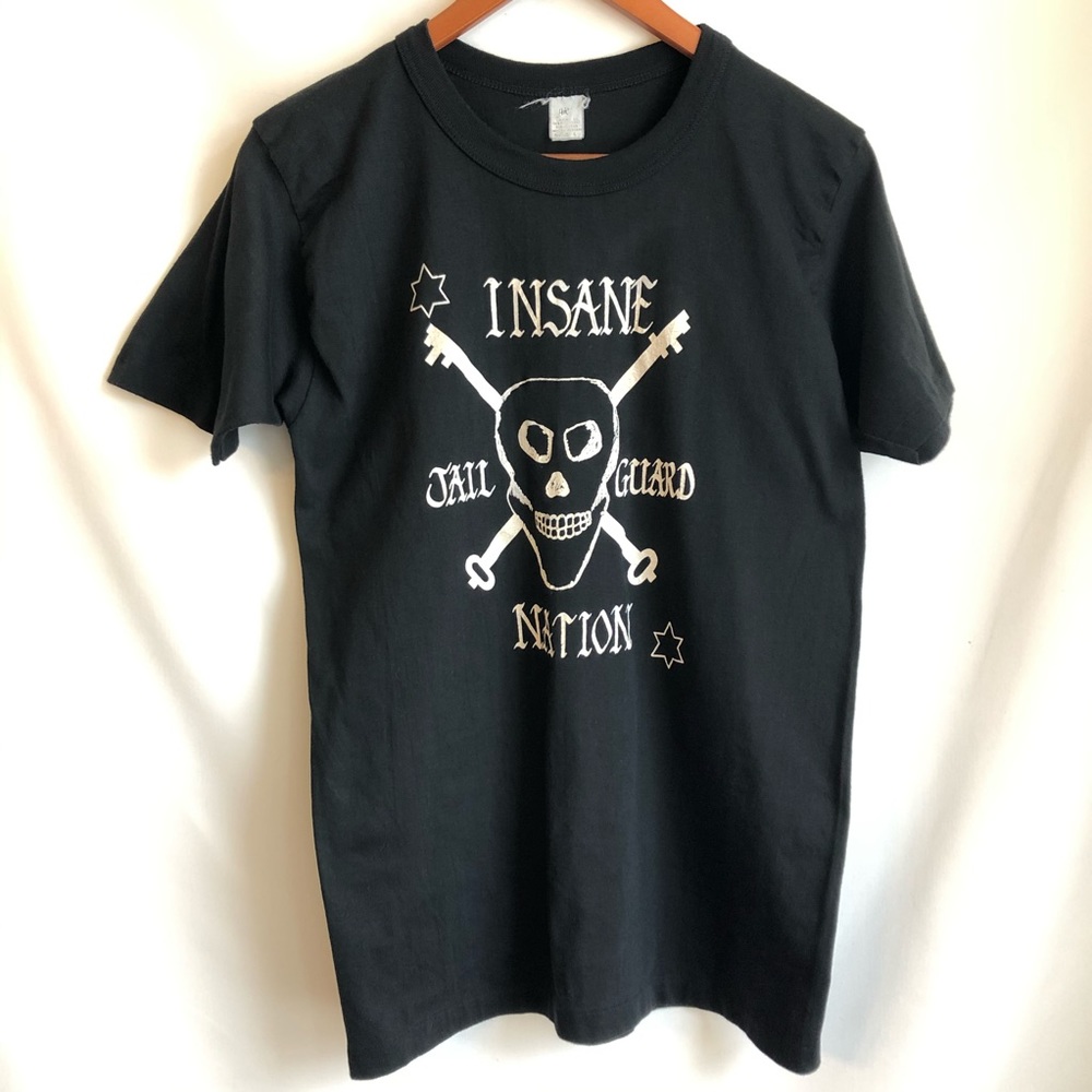 Art-Flo Vintage Tattoo Art Style Skull & Bones Tee